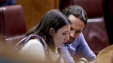 Irene Montero y Pablo Iglesias en el Congreso de los Diputados