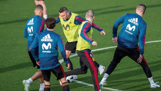 Iago Aspas conduce el balón durante el entrenamiento de la Selección Iago Aspas conduce el balón durante el entrenamiento de la Selección