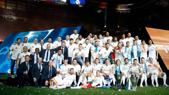 Las plantillas de fútbol y baloncesto del Real Madrid, juntas en Europa Las plantillas de fútbol y baloncesto del Real Madrid, juntas en Europa