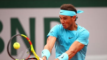 Nadal, en acción en su debut en Roland Garros frente a Bolelli