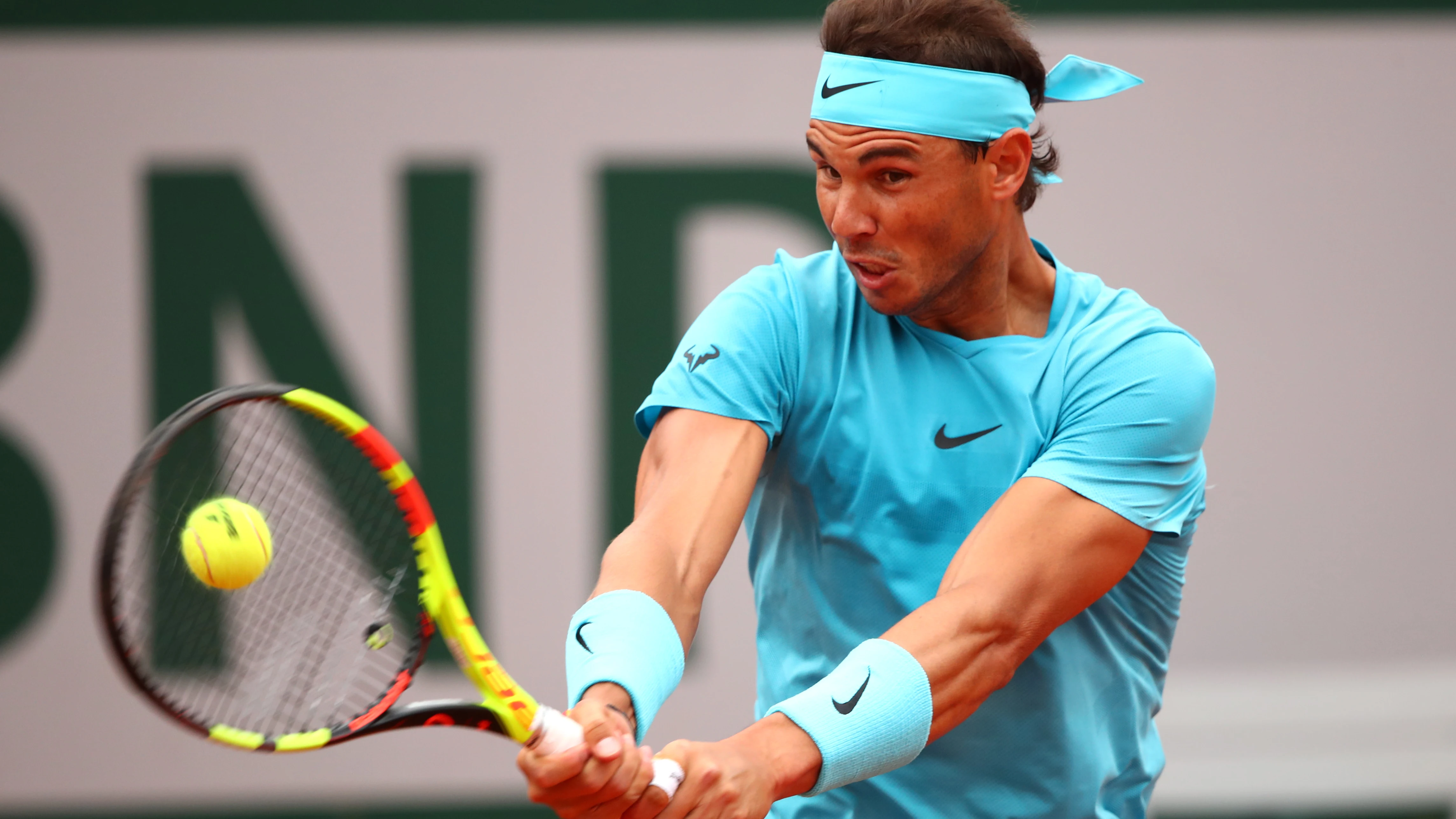 Nadal, en acción en su debut en Roland Garros frente a Bolelli