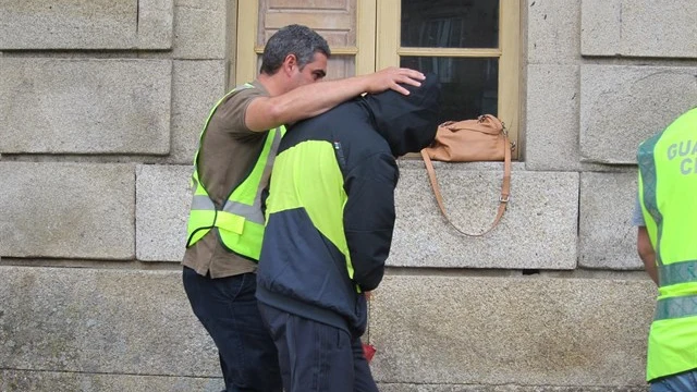 En la imagen, el dueño de la pirotecnia que provocó la explosión en Tui El dueño de la pirotecnia que provocó la explosión en Tui