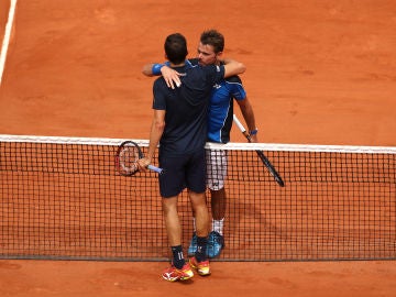 Guillermo García López saluda a Wawrinka tras su victoria Guillermo García López saluda a Wawrinka tras su victoria