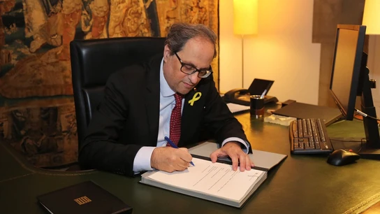 El presidente de la Generalitat, Quim Torra, firma un nuevo decreto de nombramiento de los consellers El presidente de la Generalitat, Quim Torra, firma un nuevo decreto de nombramiento de los consellers