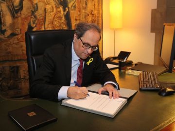 El presidente de la Generalitat, Quim Torra, firma un nuevo decreto de nombramiento de los consellers El presidente de la Generalitat, Quim Torra, firma un nuevo decreto de nombramiento de los consellers