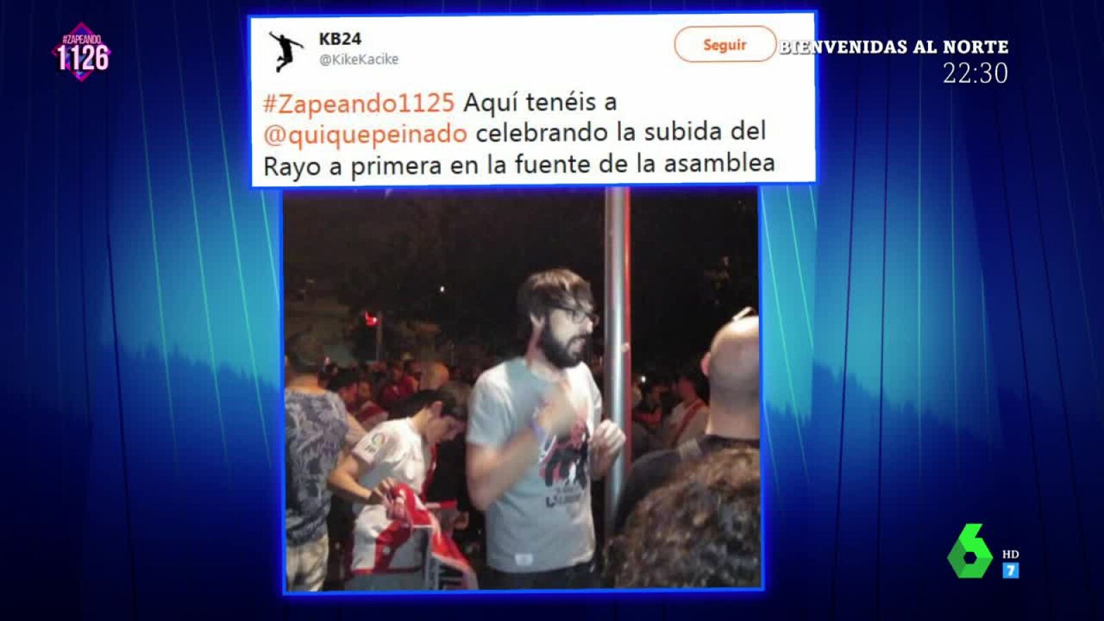 La 'pillada' de Quique Peinado celebrando el ascenso a Primera del Rayo Vallecano en la Fuente de la Asamblea