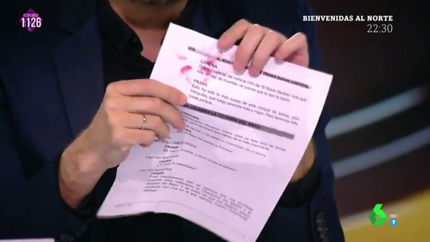 Cristina Pedroche desvela por qu&eacute; su gui&oacute;n est&aacute; manchado de pintalabios
