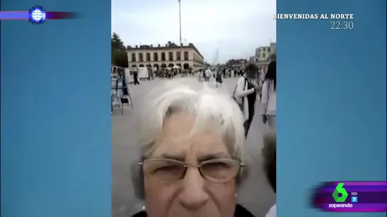 La divertida odisea de unas señoras con el modo 'selfie' que se ha hecho viral en redes sociales La divertida odisea de unas señoras con el modo 'selfie' que se ha hecho viral en redes sociales