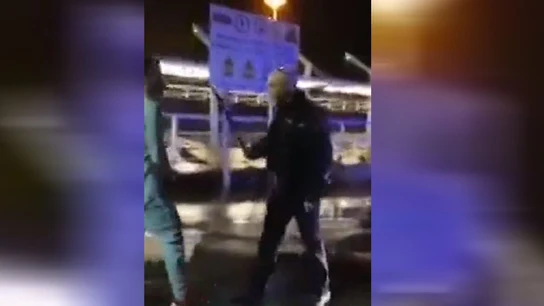 Policía golpeando a un joven en Gijón Policía golpeando a un joven en Gijón