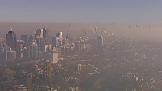 Alerta en Sídney por los niveles de contaminación: un denso manto de humo cubre la ciudad Alerta en Sídney por los niveles de contaminación: un denso manto de humo cubre la ciudad