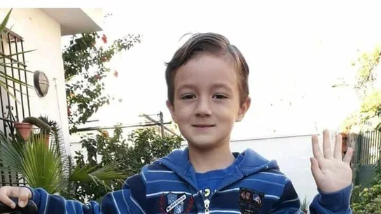 La familia del pequeño difunde su foto para intentar dar con el menor La familia del pequeño difunde su foto para intentar dar con el menor