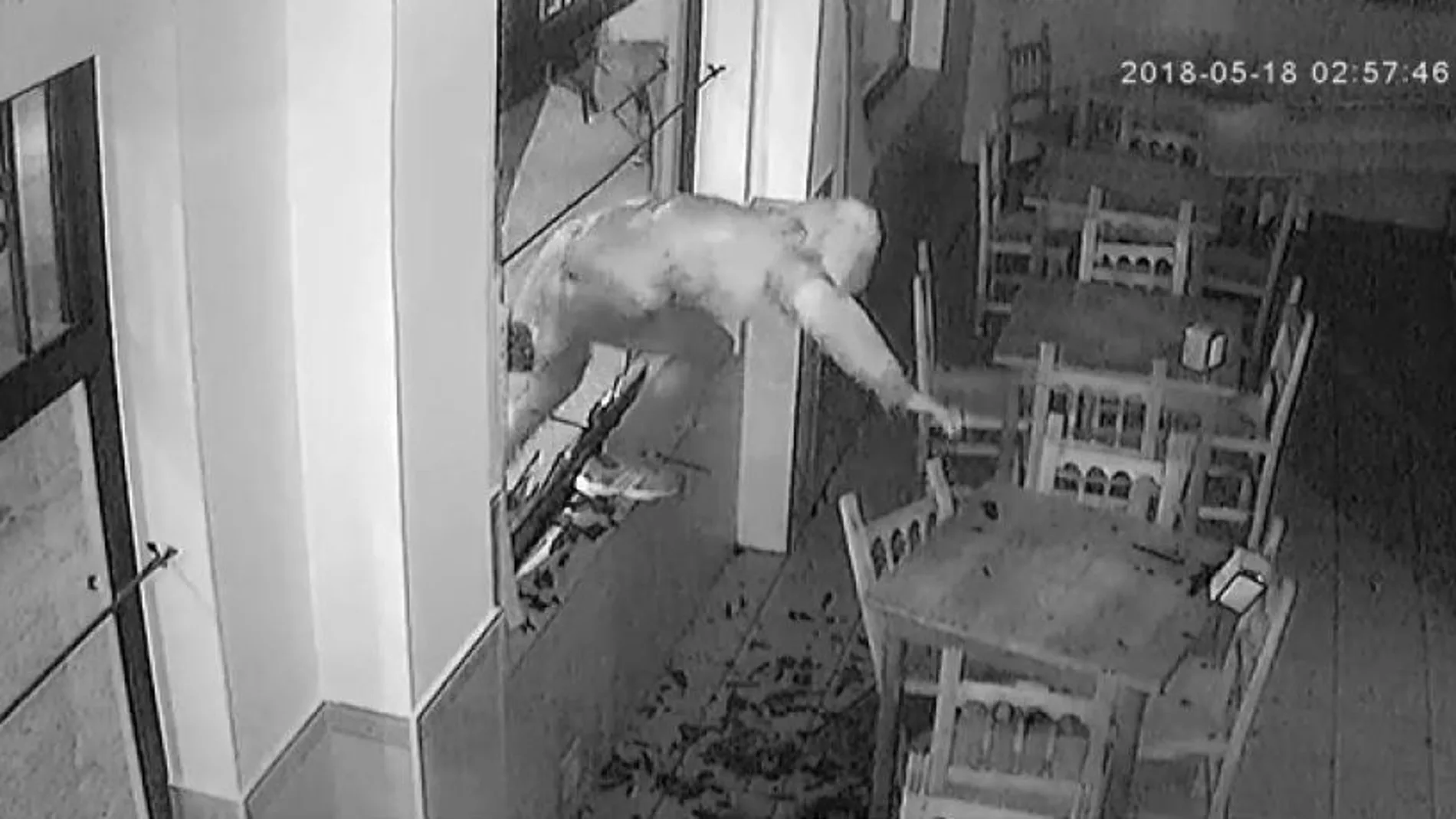 Ladrón entra en un restaurante de Torrelavega