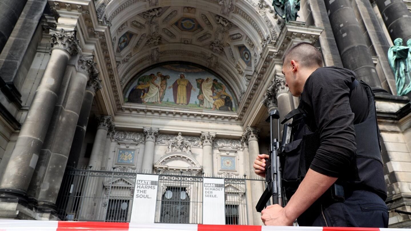 Dos heridos en un tiroteo en la catedral de Berl&iacute;n
