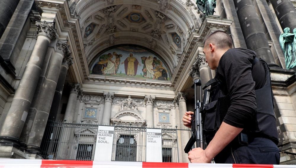 Dos heridos en un tiroteo en la catedral de Berlín
