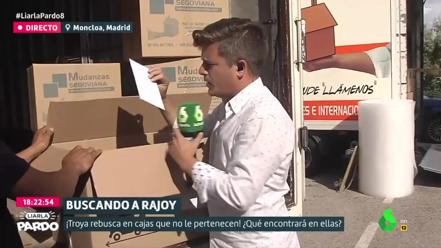 Liarla Pardo 'accede' a una caja extraviada en la mudanza de Mariano Rajoy Liarla Pardo 'accede' a una caja extraviada en la mudanza de Mariano Rajoy