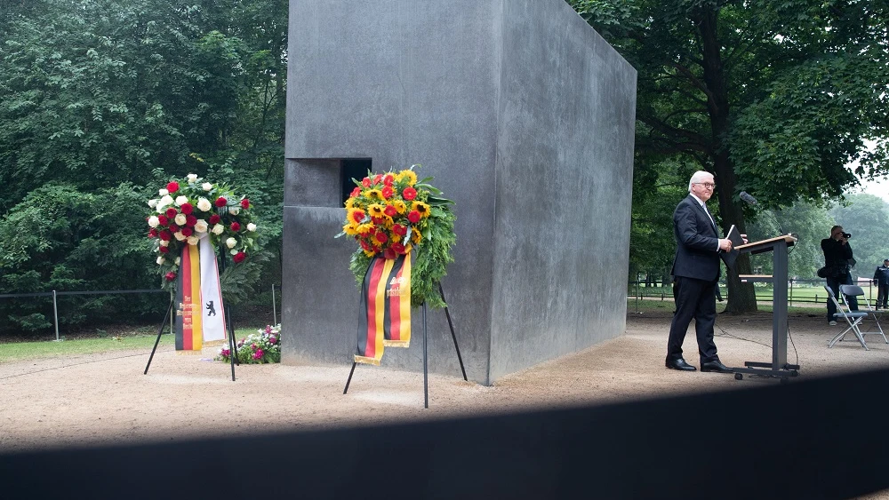 Steinmeier durante la celebración del décimo aniversario del monumento en memoria de los homosexuales perseguidos durante el nazismo