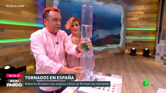 Con dos botellas de plástico y dos tapones: así se puede hacer un tronado casero y barato Con dos botellas de plástico y dos tapones: así se puede hacer un tronado casero y barato