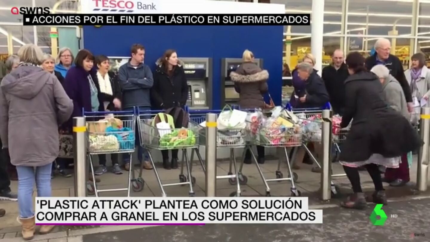 <p>As&iacute; es la revolucionaria iniciativa que 'ataca los supermercados' para acabar con el uso exagerado del pl&aacute;stico</p>