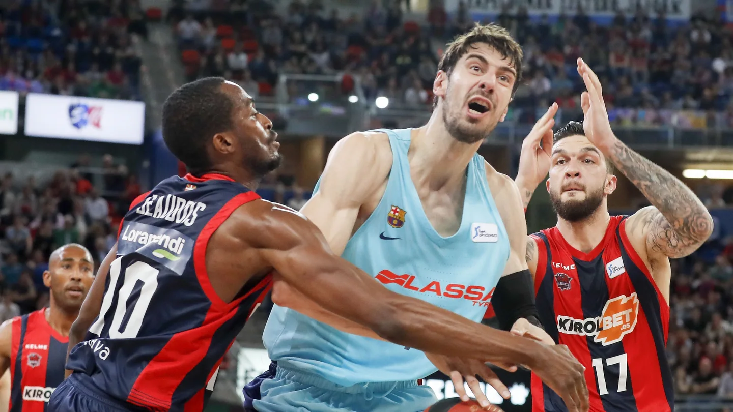 Ante Tomic, marcado por Vincent Poirier y Rodrigue Beaubois Ante Tomic, marcado por Vincent Poirier y Rodrigue Beaubois
