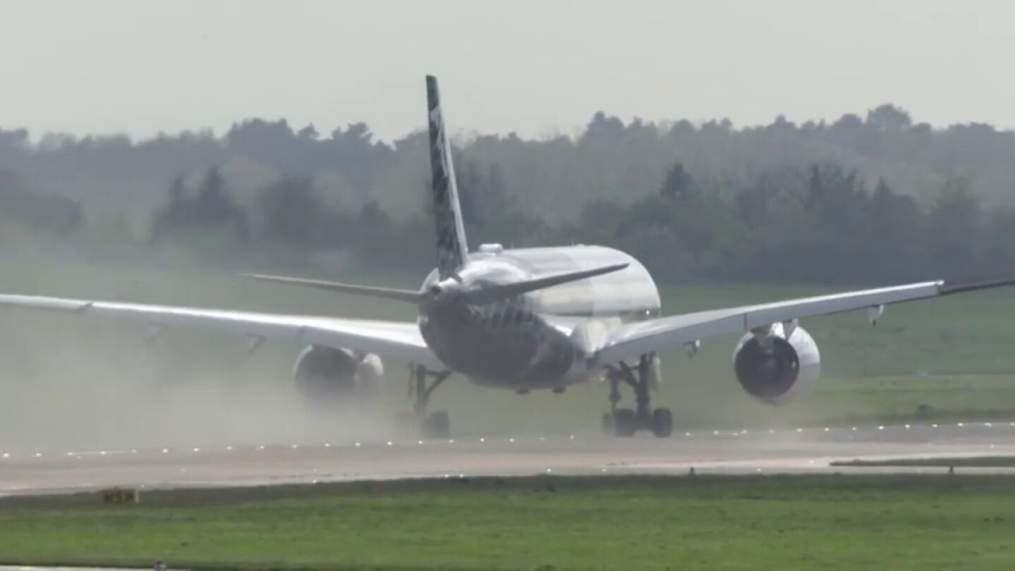 <p><p class="MsoNormal"><span>El espectacular despegue en vertical del avi&oacute;n Airbus A350 que te dejar&aacute; helado<span><o:p></o:p></span></span></p>