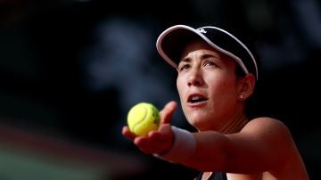 Garbiñe Muguruza, en acción en Roland Garros