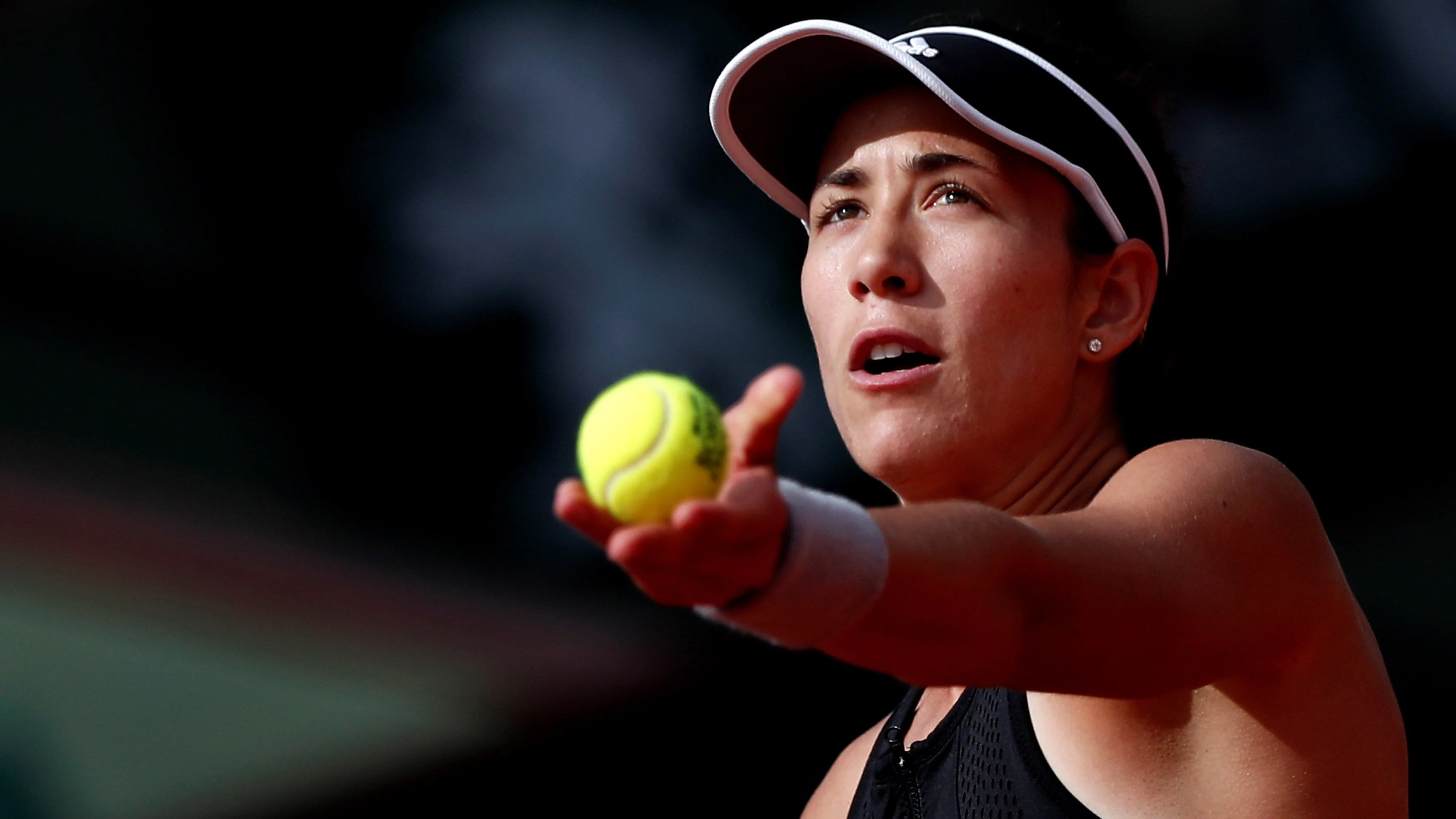 Garbiñe Muguruza, en acción en Roland Garros