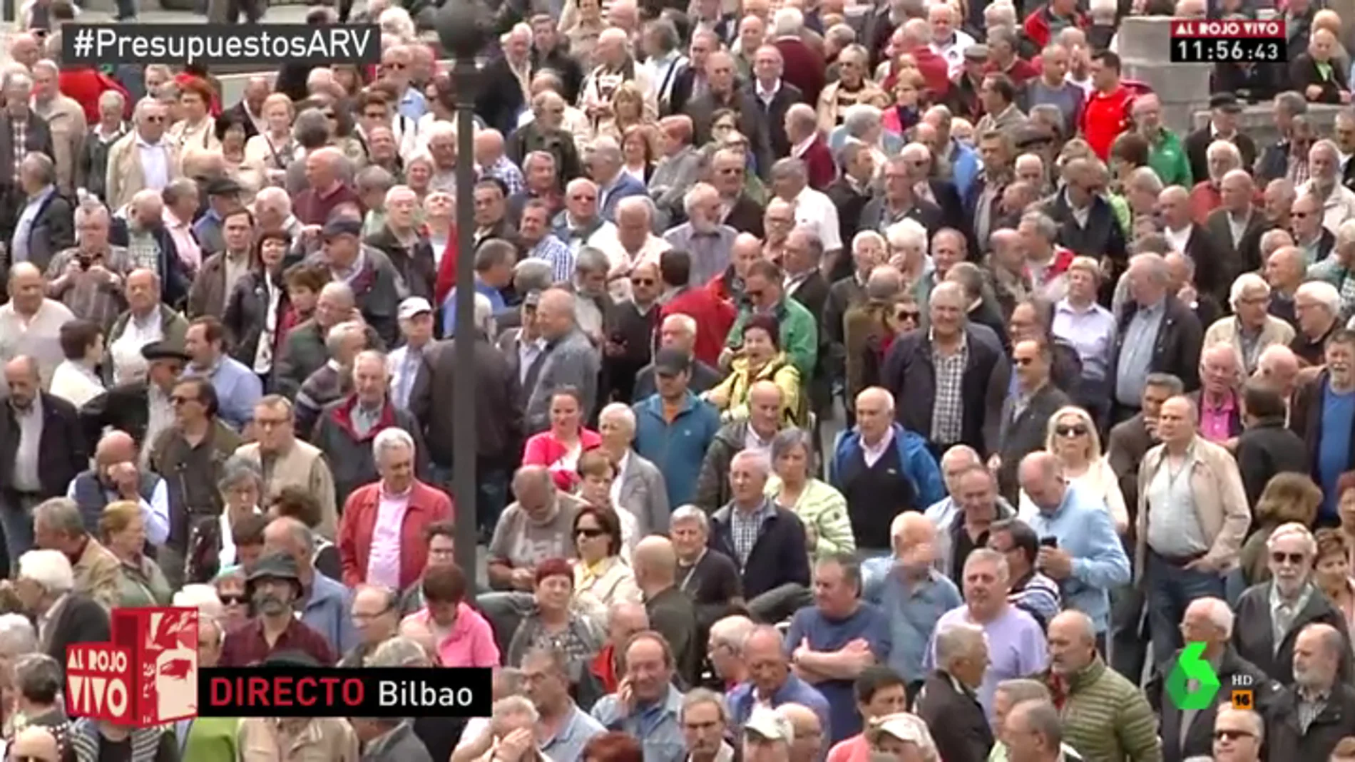 Miles de pensionistas se manifiestan en Bilbao