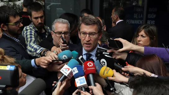 Alberto Núñez Feijóo ante las puertas de Génova Alberto Núñez Feijóo ante las puertas de Génova