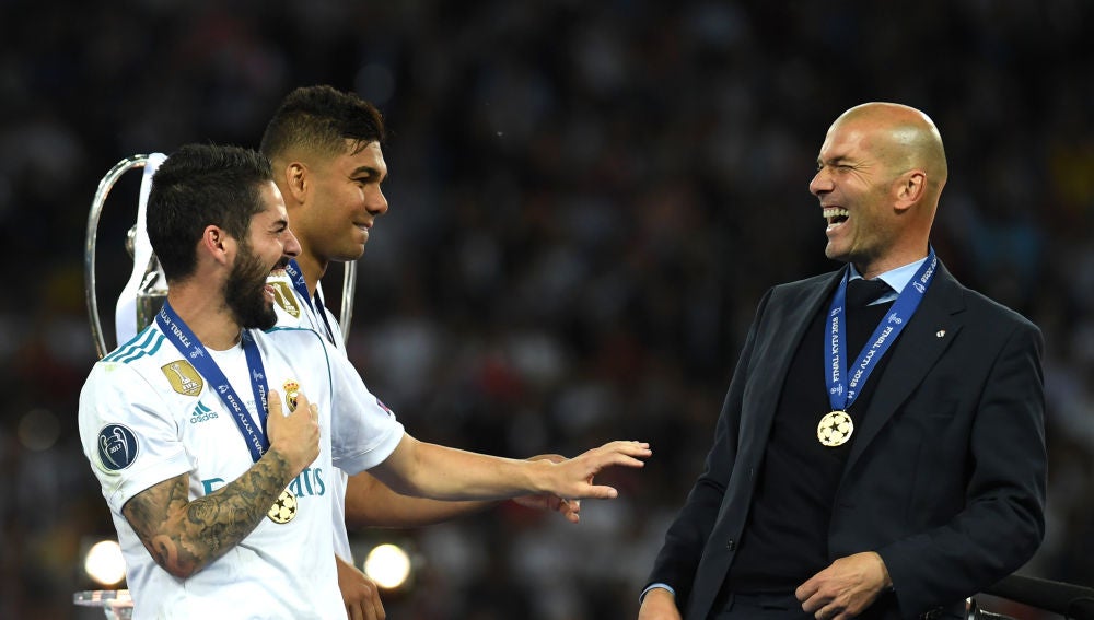Zidane e Isco bromean tras ganar la Champions en Kiev