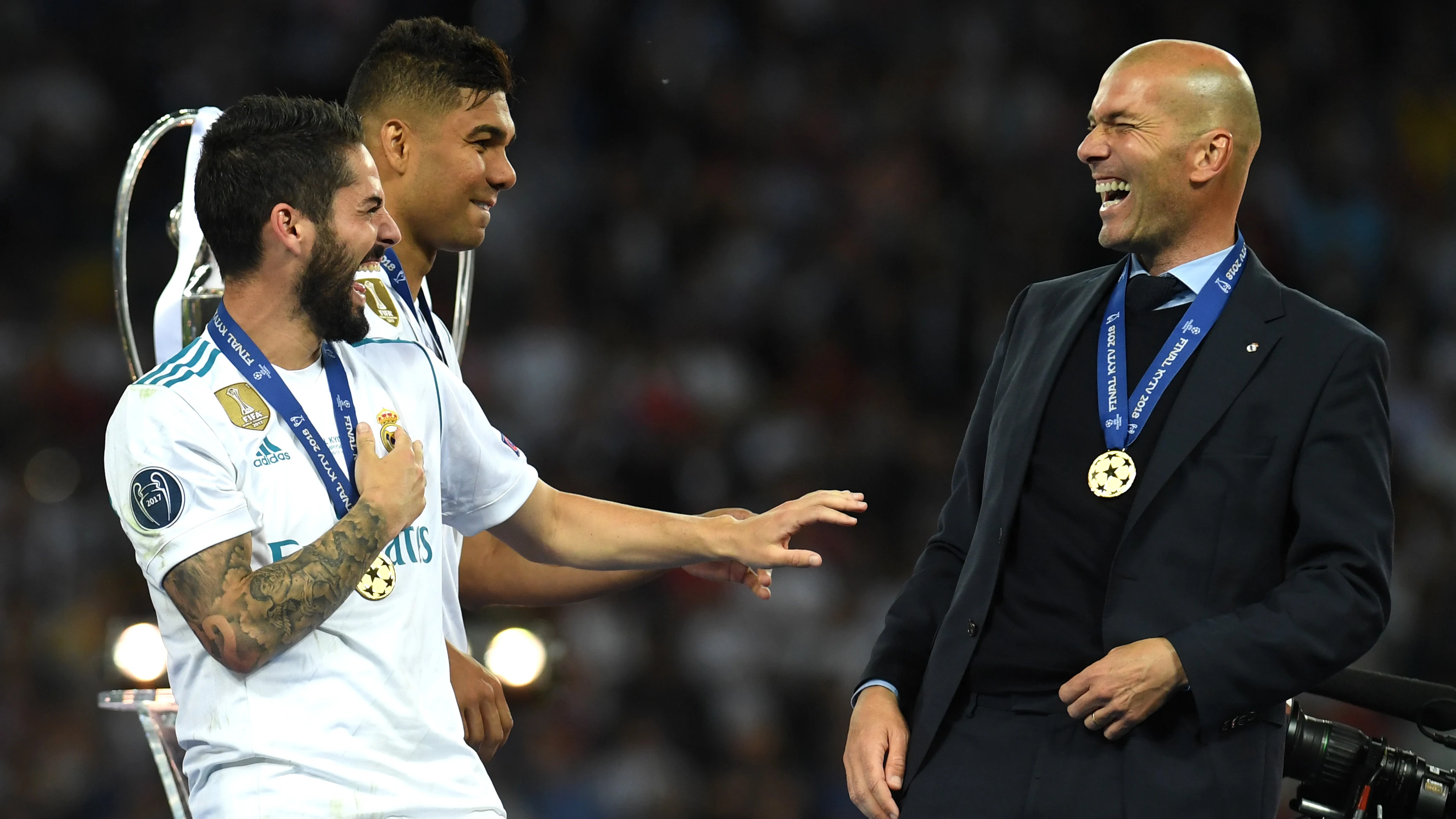 Zidane e Isco bromean tras ganar la Champions en Kiev