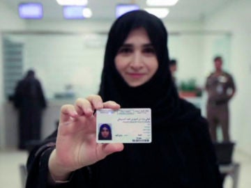 Arabia Saudí concede los diez primeros carnés de conducir a mujeres