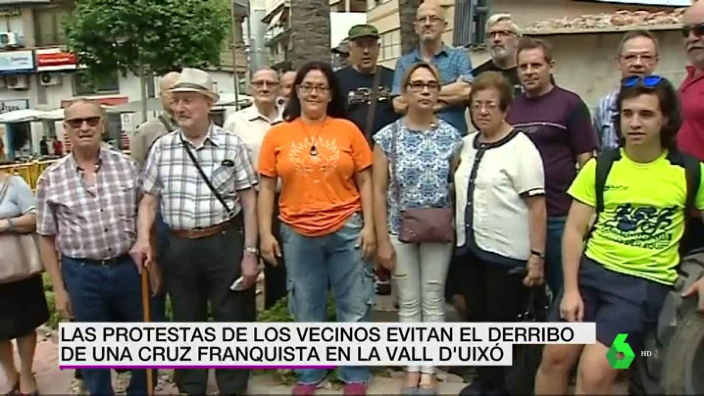 Los vecinos de Vall d'Uix&oacute; paralizan el derribo de la Cruz de los Ca&iacute;dos