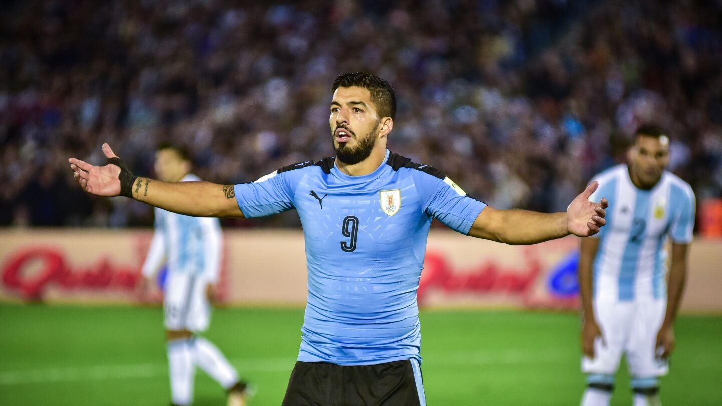 Luis Su&aacute;rez, jugando con Uruguay