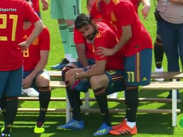 <p>Las bromas con Diego Costa, la actividad de Ramos, carreras entre periodistas: así ha sido el 'media day' de España</p> <p>Las bromas con Diego Costa, la actividad de Ramos, carreras entre periodistas: así ha sido el 'media day' de España</p>