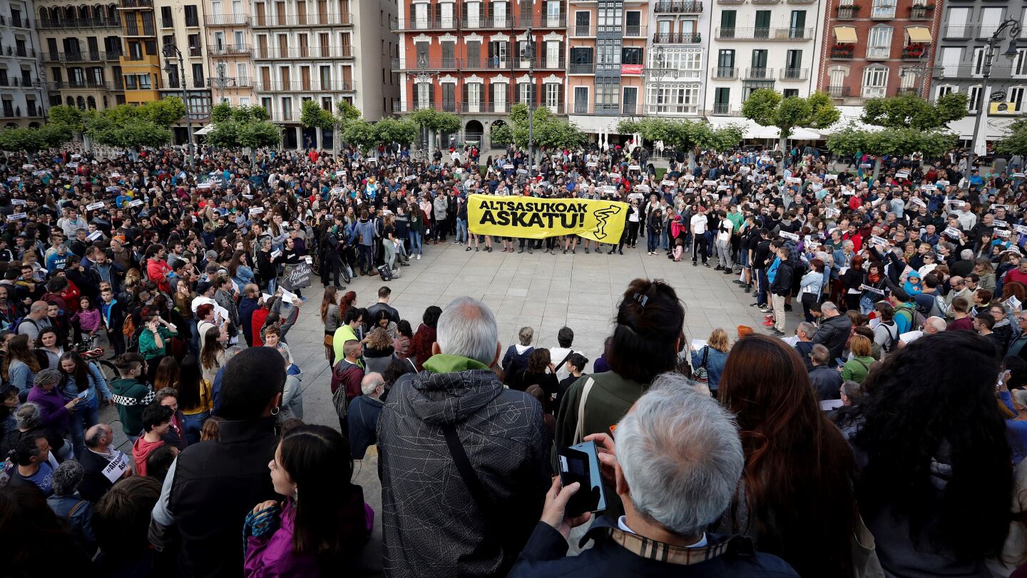 Manifestaci&oacute;n en Pamplona por las detenciones e ingreso en prisi&oacute;n de cuatro de los condenados por la agresi&oacute;n a dos guardias civiles y sus parejas en Alsasua