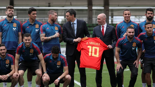 Pedro Sánchez dialoga con Sergio Ramos Pedro Sánchez dialoga con Sergio Ramos