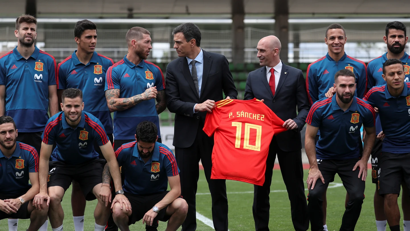 Pedro Sánchez dialoga con Sergio Ramos Pedro Sánchez dialoga con Sergio Ramos