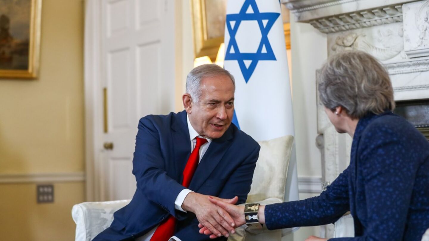 Theresa May con Benjamin Netanyahu
