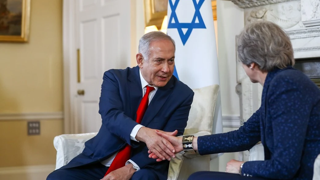 Theresa May con Benjamin Netanyahu