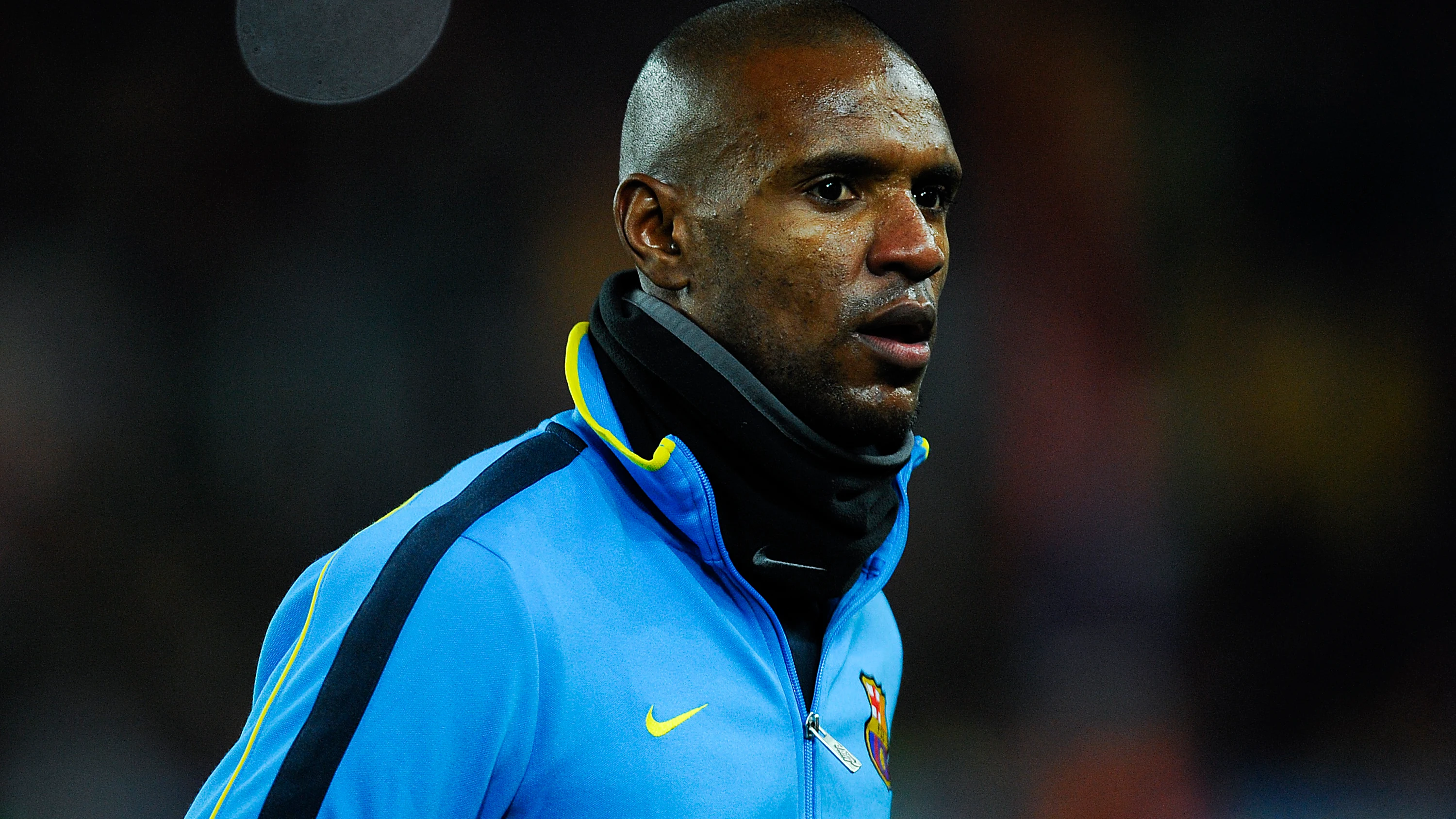 Abidal, en un partido con el Barcelona