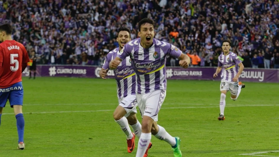 Los jugadores del Valladolid celebran un gol ante el Sporting