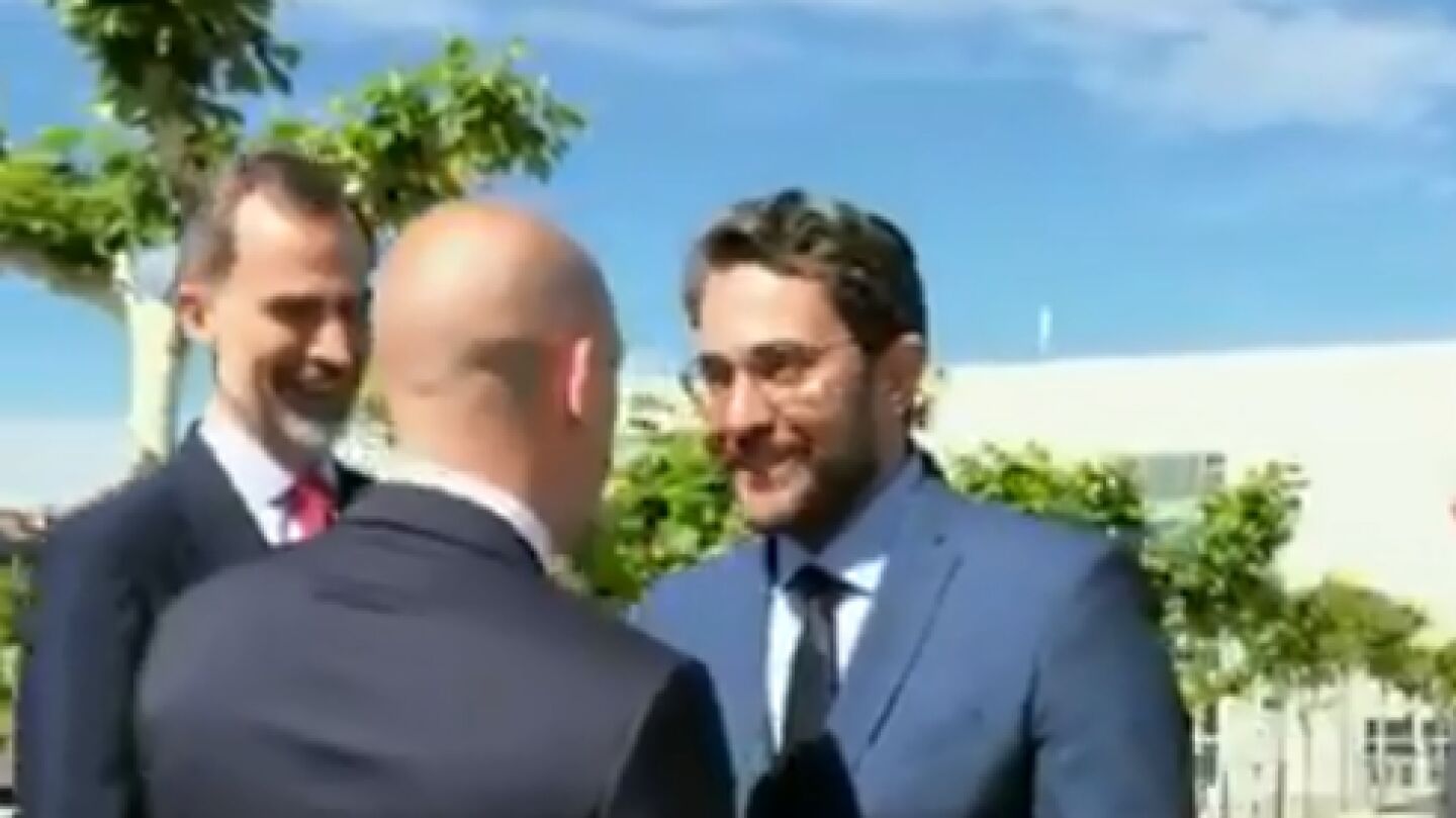 Maxim Huerta y Luis Rubiales se saludan