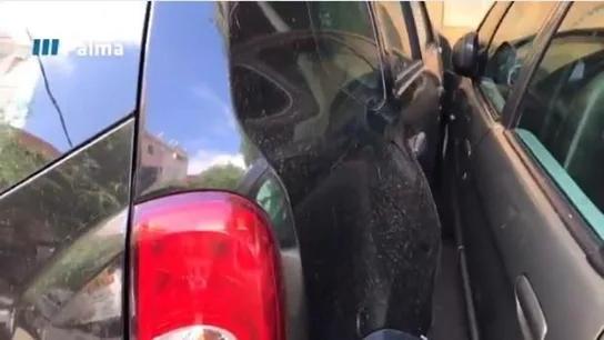 Coche aparcado pegado a otro Coche aparcado pegado a otro