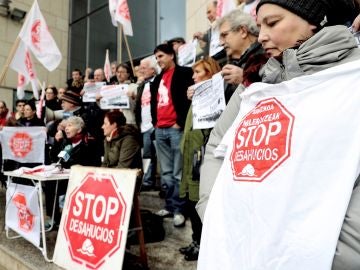 Concentración de Stop Desahucios Concentración de Stop Desahucios