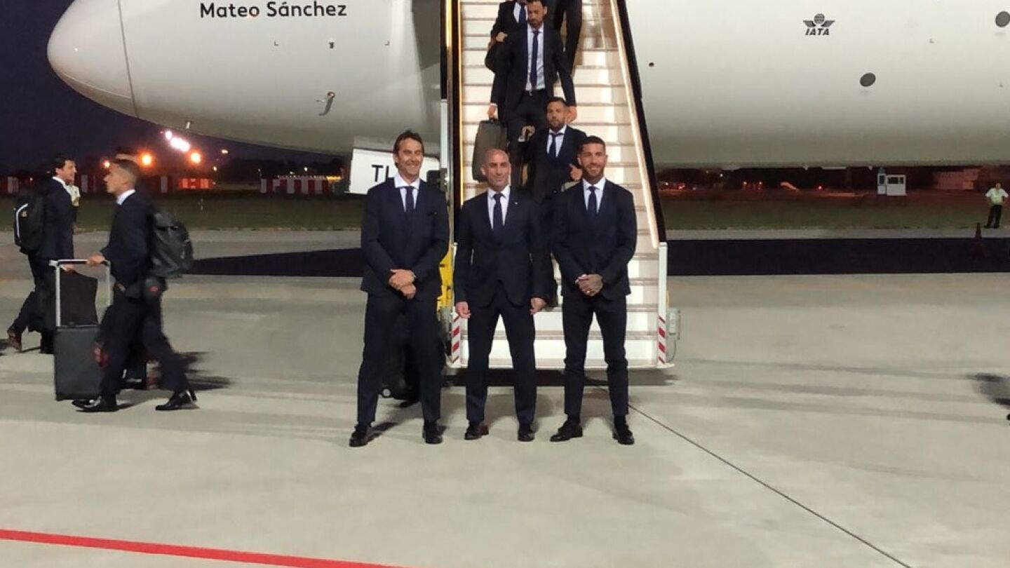 Lopetegui, Rubiales y Ramos, a la llegada de Espa&ntilde;a a Krasnodar