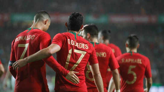 Guedes y Cristiano celebran un gol ante Argelia Guedes y Cristiano celebran un gol ante Argelia