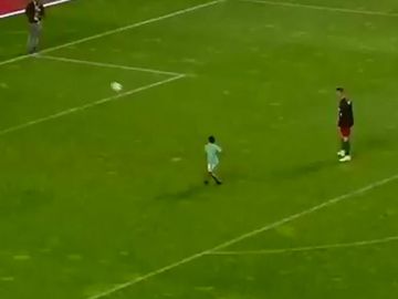 El hijo de Cristiano en el Estádio da Luz, en Lisboa El hijo de Cristiano en el Estádio da Luz, en Lisboa