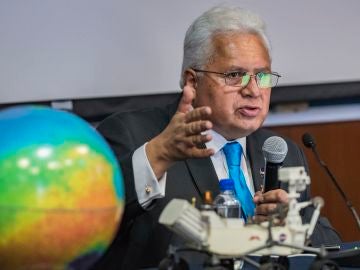 El investigador mexicano, Rafael Navarro, durante una rueda de prensa en Ciudad de México El investigador mexicano, Rafael Navarro, durante una rueda de prensa en Ciudad de México