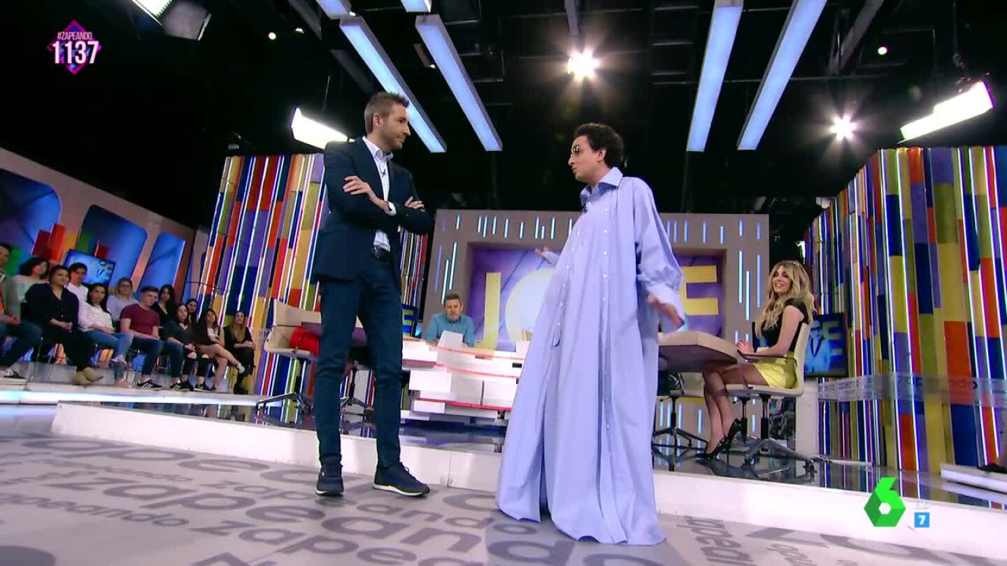 El "incre&iacute;ble" vestido-camisa de Josie con "mil lecturas, posibilidades" y aire acondicionado