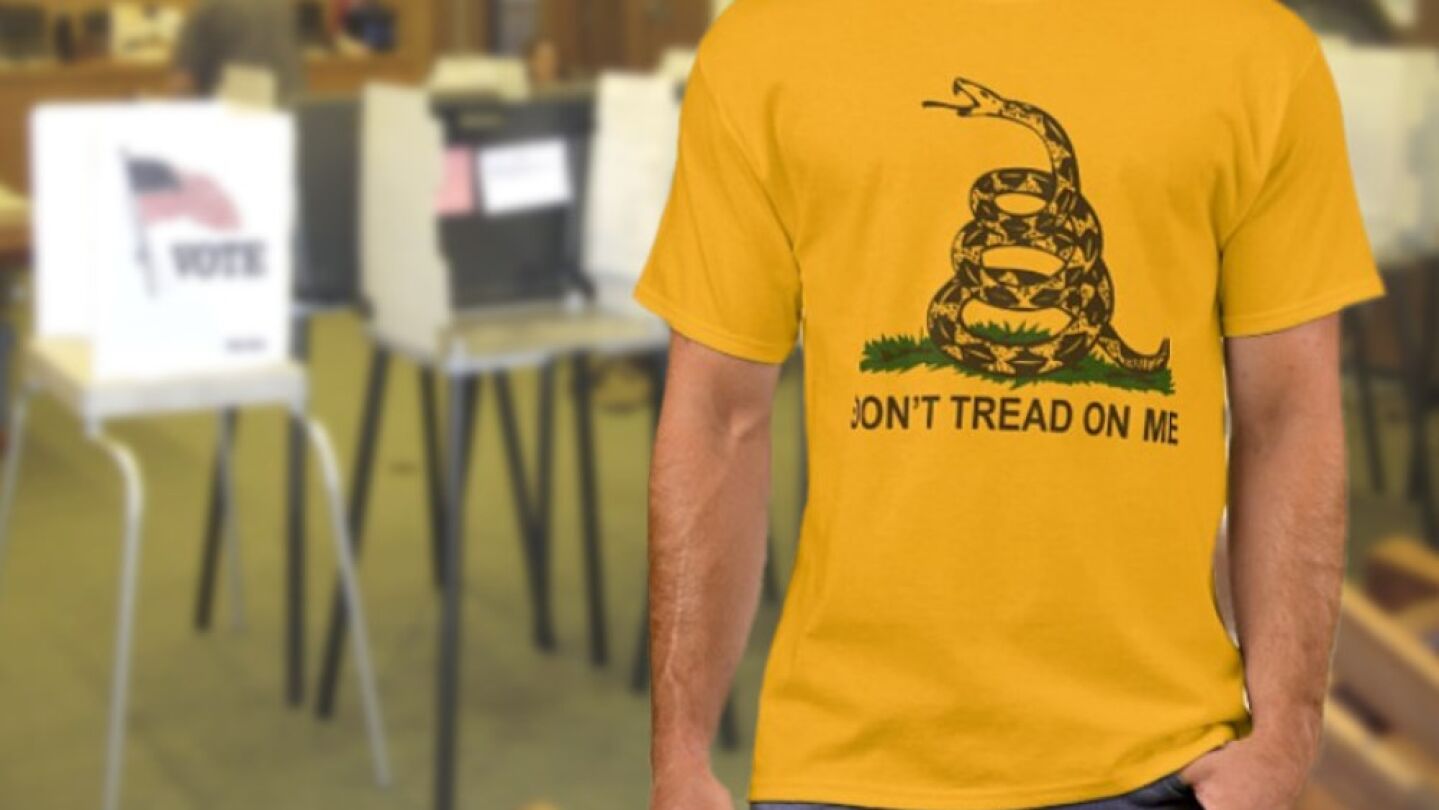 camiseta con la bandera amarilla de Gadsden